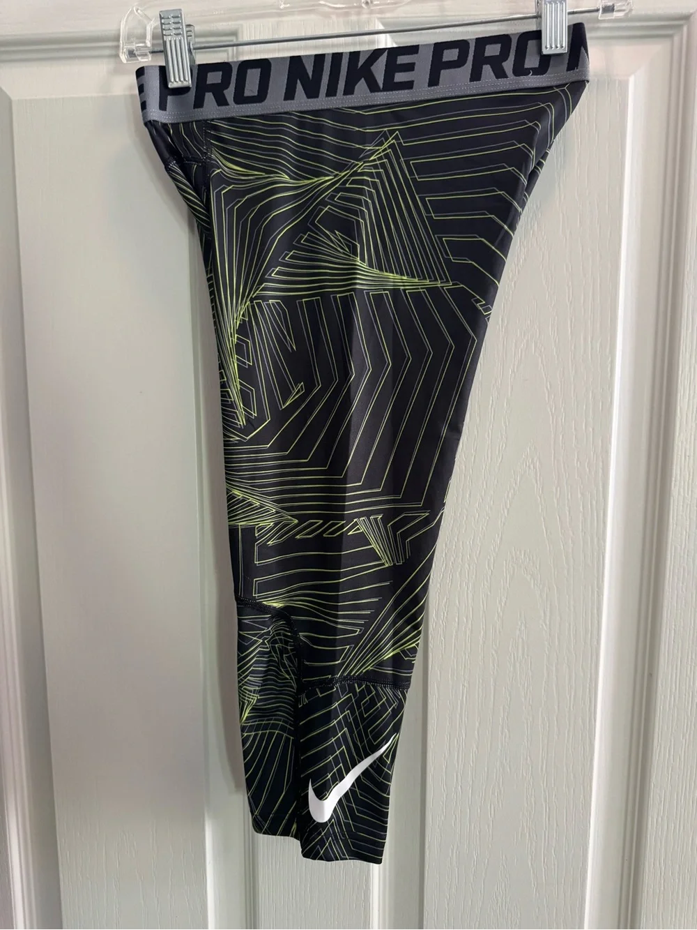 Nike Pro Boys Youth Large 3/4 Length Compression Tights Like New
